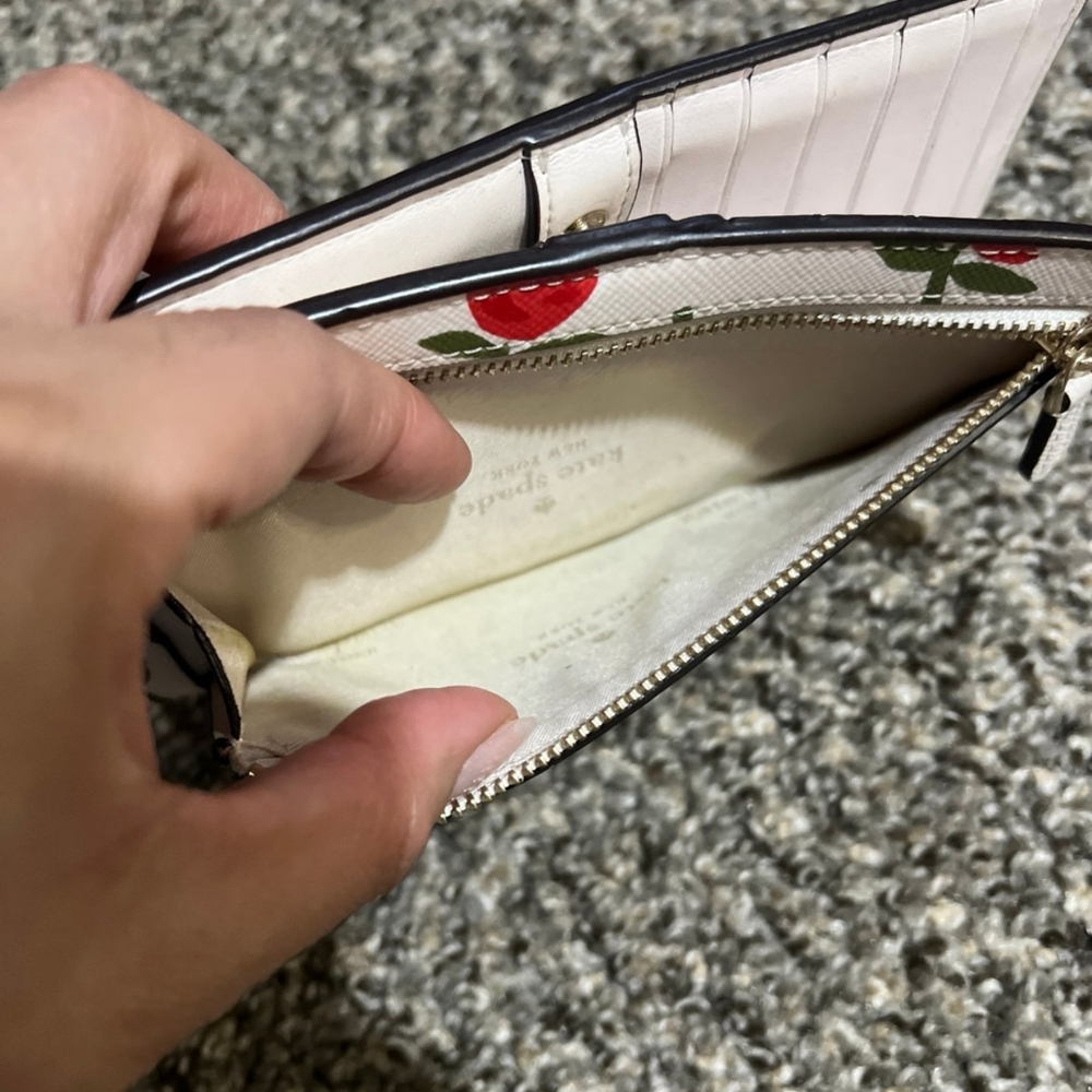 Kate Spade Leather Rose Dana Bifold Wallet. - Picture 6 of 6